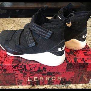 Nike Lebron James Zoom Soldier X1 Basketball Shoes